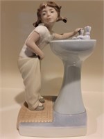 Lladro Clean Up Time, Girl at Sink