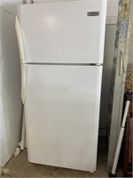Frigidare Refrigerator with Freezer on Top