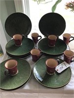 GREEN PLATE SET(12 PLATES) 8 RED FLORAL MUGS