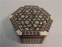Mother of Pearl Trinket box