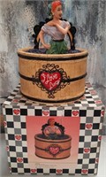 11 - I LOVE LUCY COLLECTIBLE FIGURINE