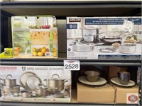 Pots and pans Lot of 4 pcs pots, pans, dinnerware