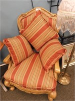 VINTAGE CASUAL CHAIR W/PILLOWS