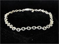 Sterling silver chain bracelet 
4.5 inches 10.1g