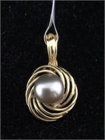 14k gold pendant with a pearl 2.6g  1 inch