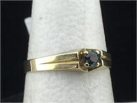10k gold ring with green gem Size 6.5 1.6g