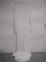 White maxi lace V neck robe. Size S