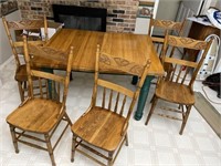 Dining Room Table with 5 Chairs & Extra Leaf