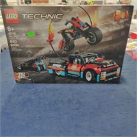 Lego Technic Stunt Show Truck & Bike 610 Pcs