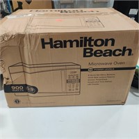 Hamilton Beach 900 watt Microwave Oven (Silver)
