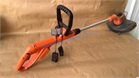 BLACK AND DECKER STRING TRIMMER WITH CHARGER -
