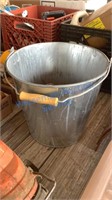 METAL BUCKET WITH HUTCH PIN, CHAIN, TRAILER BALL