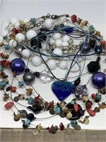 LOT OF MISC NECKLACE