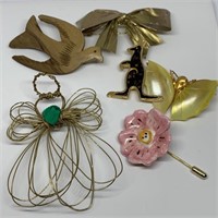 LOT OF BROOCHES