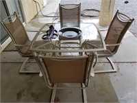 651- Nice Samsonite Patio Table And 4 Chairs