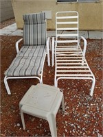651- 2 Metal Lounge Patio Chairs And Small Table