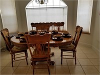 651- Beautiful Solid Oak Dining Table & 7 Chairs