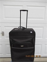 Nevada Suitcase  on Wheels 28" x18"