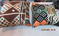 2 nice Cushions