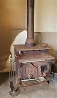 ENGLANDER WOOD STOVE- PIPE INCLUDED