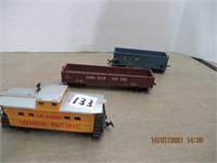 3 HO scale Train Cars