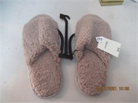 New pair of Womans Slippers size 9-10
