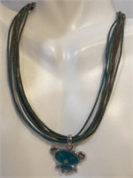 String necklace blue figure Pendalin