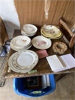 Folding table with all plates