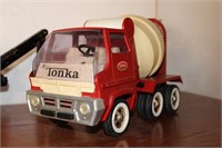 VINTAGE TONKA CEMENT TRUCK