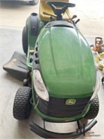 John Deere Riding Lawnmower D130