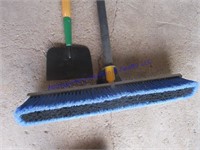 BROOM & SCRAPER