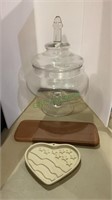 Mixed lot including a clear glass decanter with