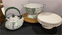 Mixed lot - matching teapot and colander, small