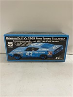 Route Wix 1969 Ford Torino Talledega 1:24 Die Cast