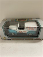 Road Legends Ford Ice Cream Truck 1:18 Die Cast