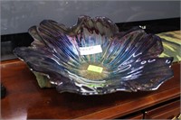 Iridescent center pc. bowl, spread leaf pattern,
