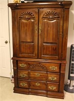 Chunky Pine chest of drawers w armoire top exc. .5