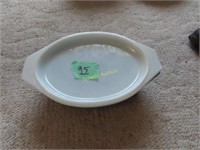 oval Pyrex bowl with lid