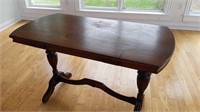 Expandable vintage table