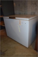 Chest Freezer 44in W x 28in D x 35in H