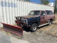 1989 Dodge Ramcharger w/Plow, Salt Spreader