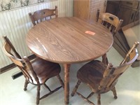 round kitchen table w/ 4 solid wood chairs- nice