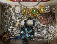 VINTAGE CIGAR BOX WITH COSTUME JEWELRY