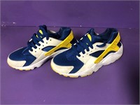 Nike Huarache Tennis Shoes