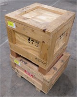 Lot - 2 Wooden crates