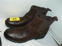 NEW BORN MEN'S BOOTS SZ 12