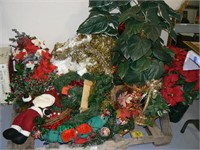 PALLET WITH CHRISTMAS DÉCOR AND ARTIFICIAL