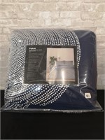 Queen size comforter set by Fokus, New.