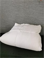 Utopia Queen Comforter: Lightweight Microfiber