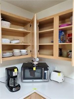 ASSORTED KITCHEN APPLIANCES, MICROWAVE, COFFEE, TO